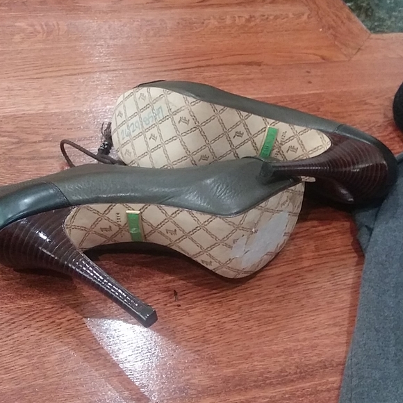 L.A.M.B platform green lace up heels - Picture 8 of 13